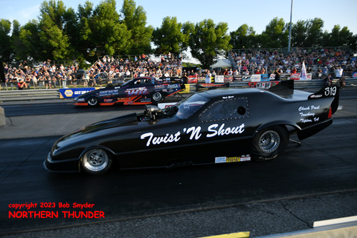 Neil Girot - 'Twist 'N Shout' (near lane) vs 
Wade Van Hauen - 'Van Hauen Brothers Racing' (far lane)
